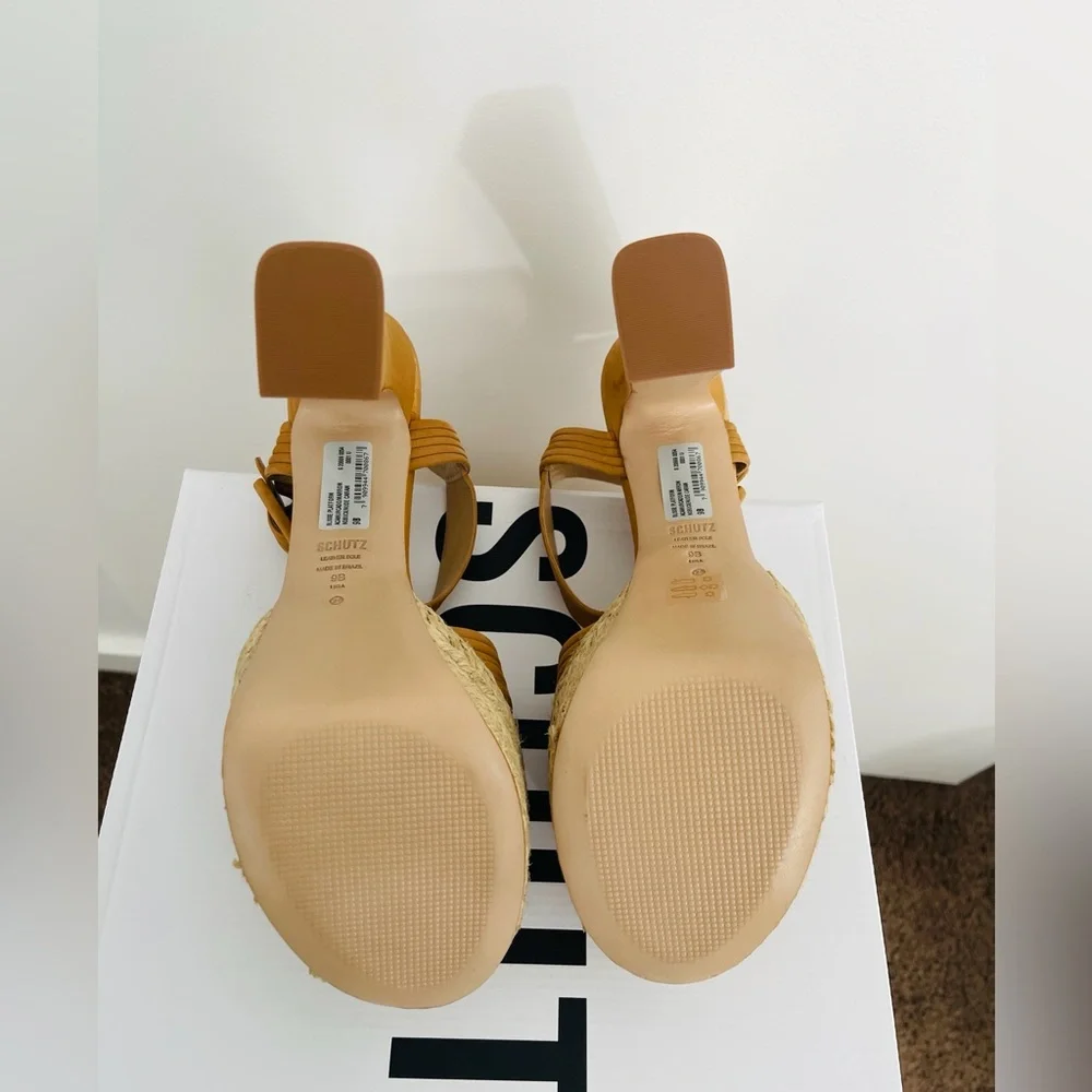 NWT Schutz Blisse Nobuck Leather Platform Sandals Heels Nude Caramel Size 9 B